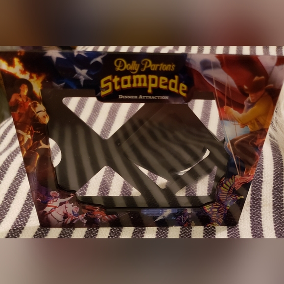 Dolly Parton's Dixie Stampede 2007 2PC Collector's Items - Picture 14 of 14